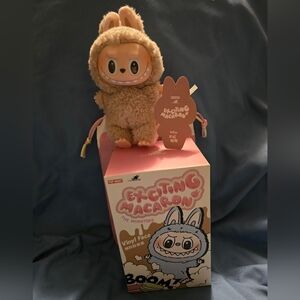 THE MONSTERS: Exciting Macaron Vinyl Plush Pendant "Toffee" Confirmed